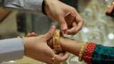 सोना-चांदी के रेट भी गिरे, जानिए अब कितना हुआ सस्ता Gold Price today: Gold future rate MCX 43325 rupee per ten gram, Silver price MCX 45449 rupees per Kg