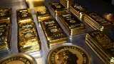 सोने की कीमतों में फिर लगा झटका, जानिए क्या है आज का नया रेट Gold price today 01 April 2020: Gold rate slashed 55 rupee per 10 gram, Know new rates here