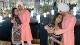 चट शादी और पट बेबी! Neha Kakkar की नई फोटो दे रही 'गुड न्यूज' Neha Kakkar shows off pregnant belly in new pic with Rohanpreet Singh