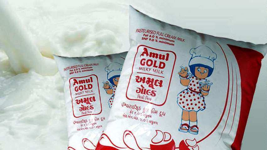 महंगा हुआ दूध, Amul ने इतने रुपये बढ़ाए दाम, 21 मई से लागू होंगी नई कीमतें  | Zee Business Hindi