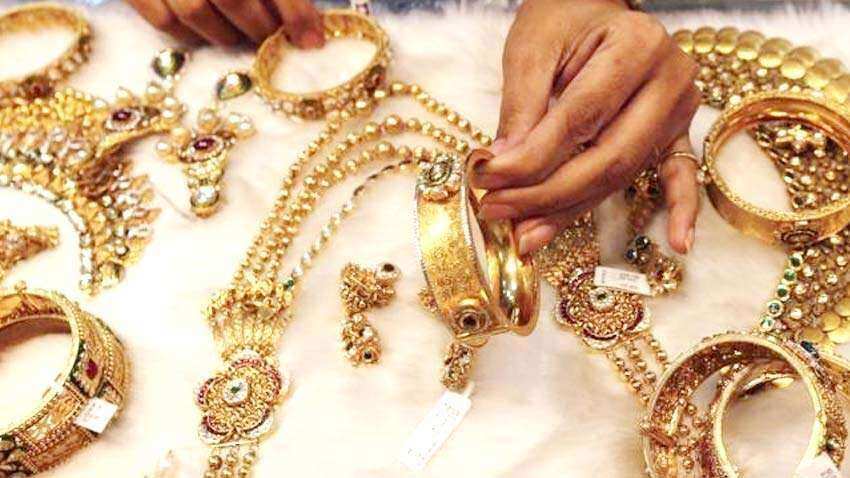 सर्राफा बाजार में 10 ग्राम सोने का भाव चढ़ा, चांदी में आई बड़ी तेजी, चेक  करें नया रेट | Zee Business Hindi