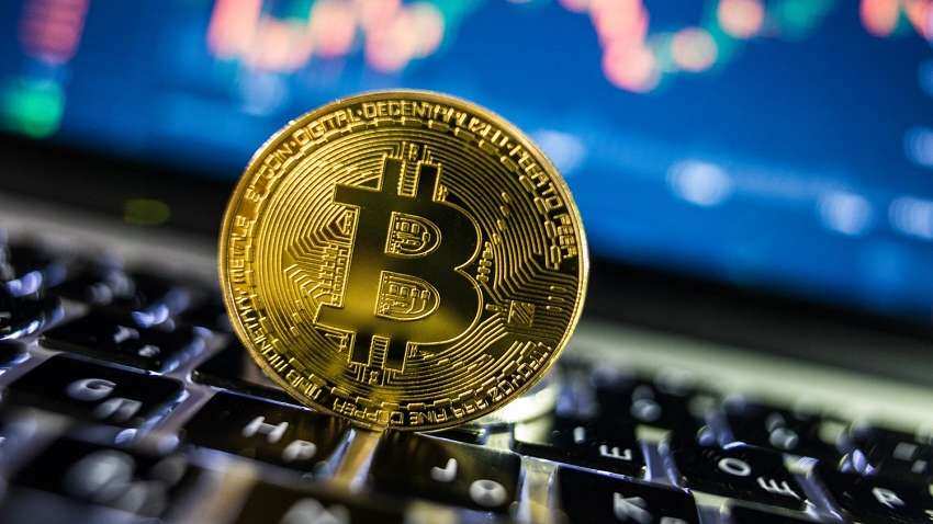मलामाल बना सकता है Bitcoin, एक सिक्के की कीमत 17 लाख रुपये | Zee Business Hindi