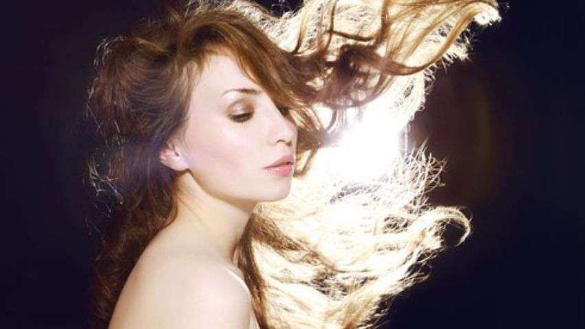 Tips for healthy hair : क्या आपके बाल भी तेजी से झड़ रहे हैं? जानिए इसे दूर  करने वाले 5 फूड्स | Zee Business Hindi