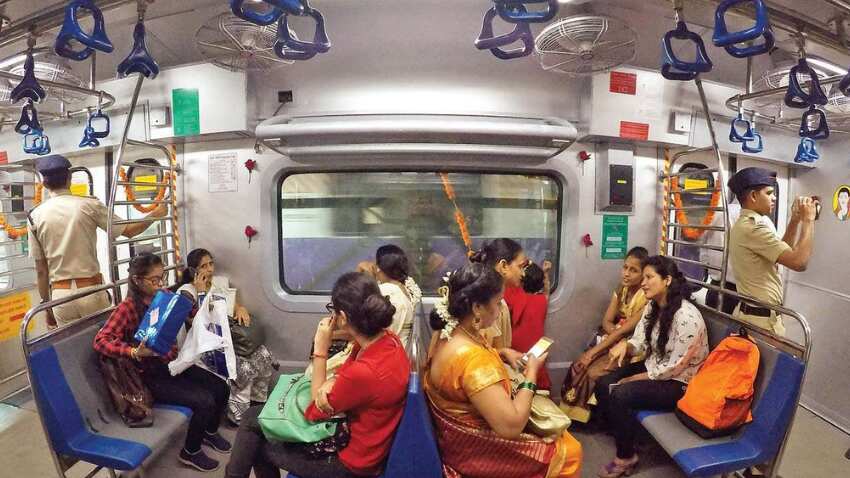 मुंबई लोकल लाएगी अपने मुसाफिरों के लिए बड़ी सौगात, पीक आवर्स में मिलेगी एक्सट्रा ट्रेनें