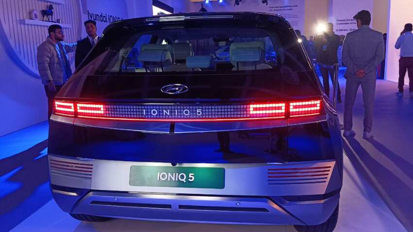Auto Expo 2023: Hyundai की इलेक्ट्रिक IONIQ5 लॉन्च, 1 चार्ज में 631 km की दमदार रेंज, जानें प्राइस