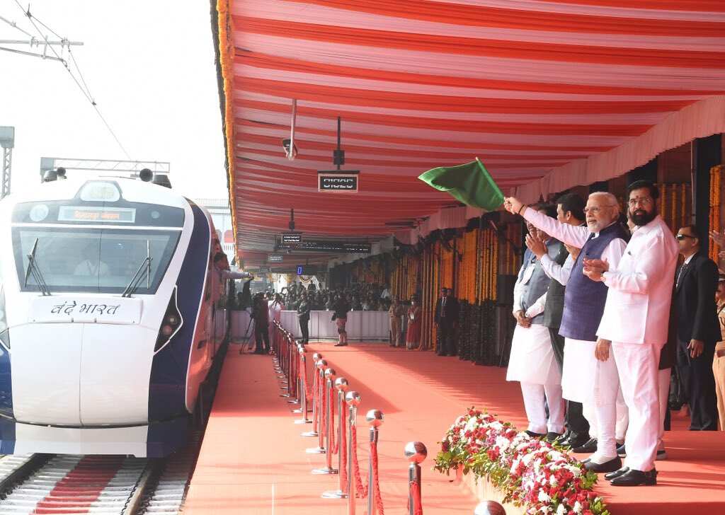 Pm Modi Flags Off Sixth Vande Bharat Express From Nagpur Railway