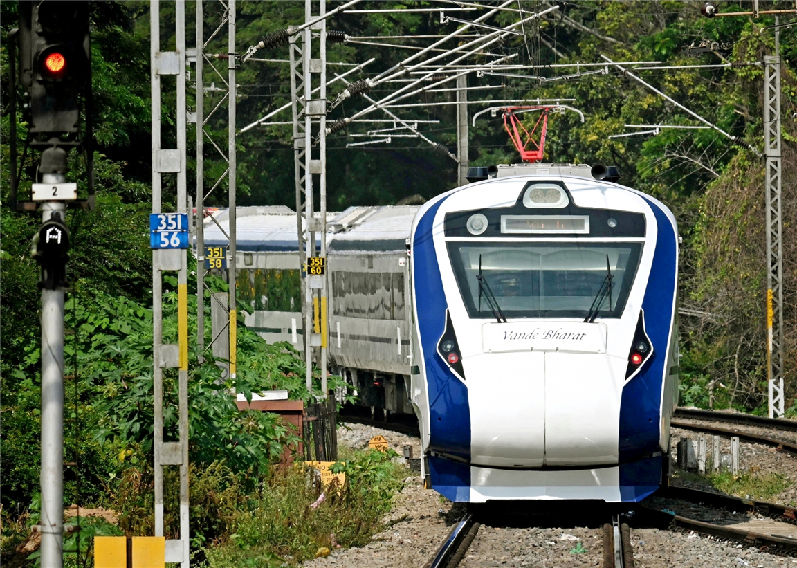 Vande Bharat Viral Garbage Photo Railway Minister Directs Authorities