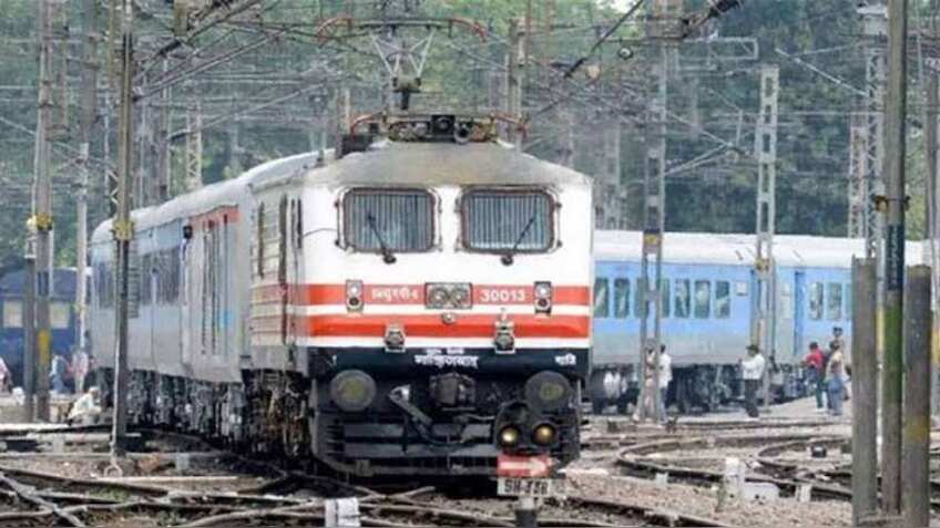 भारत बंद के चलते रेलवे ने अपनी 12 रेलगाड़ियों को रद्द करने का निर्णय लिया 