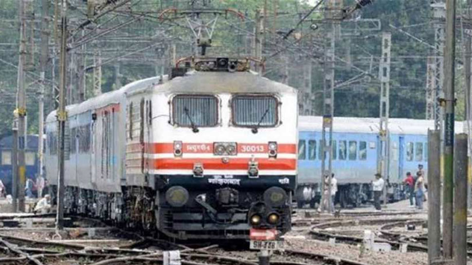 भारत बंद के चलते रेलवे ने अपनी 12 रेलगाड़ियों को रद्द करने का निर्णय लिया