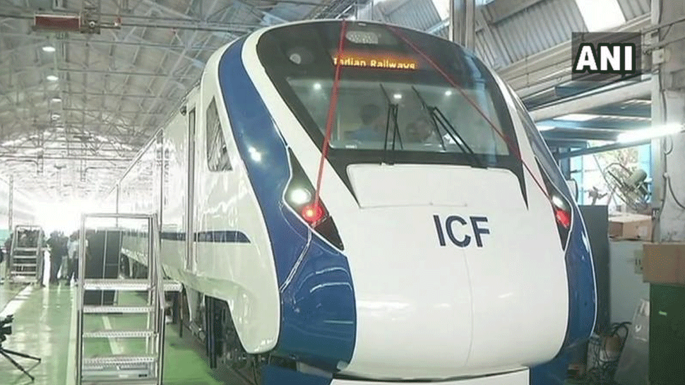 पटरी पर दौड़ेगी देश की पहली बिना इंजन वाली गाड़ी Train 18, देखें तस्वीरें