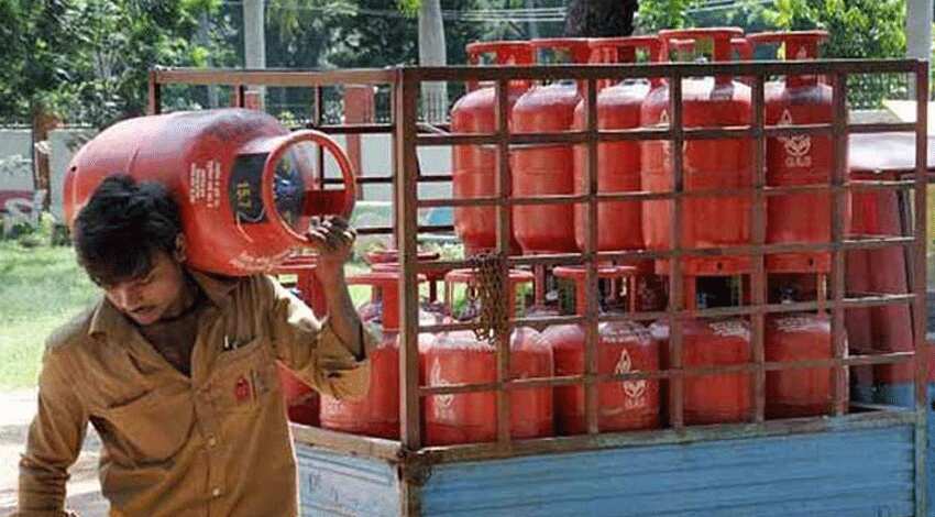 कम कीमत पर मिलेंगे रसोई गैस सिलेंडर, सरकार ने तैयार किया यह प्लान