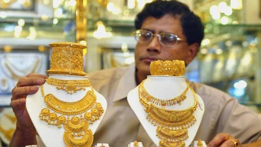 10 ग्राम सोने का सर्राफा बाजार में आज क्या रहा दाम, चांदी कितनी सस्ती हुई, जानिए