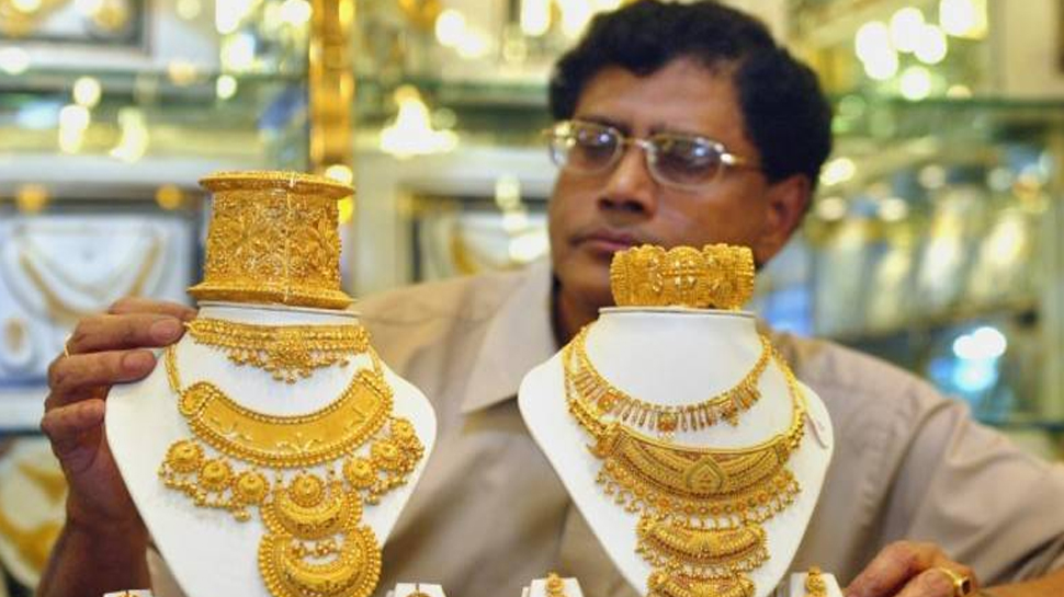 10 ग्राम सोने का सर्राफा बाजार में आज क्या रहा दाम, चांदी कितनी सस्ती हुई, जानिए