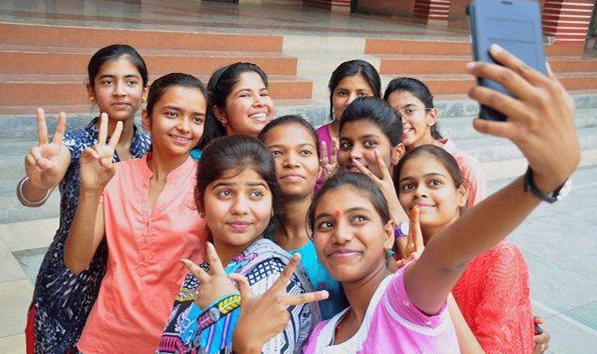 यहां बनते हैं देश के 65% स्मार्टफोन्स, मात्र डेढ़ साल में हासिल किया यह मुकाम