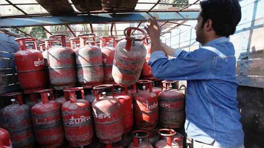 बाकी 10% घरों में जल्‍द पहुंचेगा LPG सिलेंडर, पेट्रोलियम मंत्री ने किया ऐलान