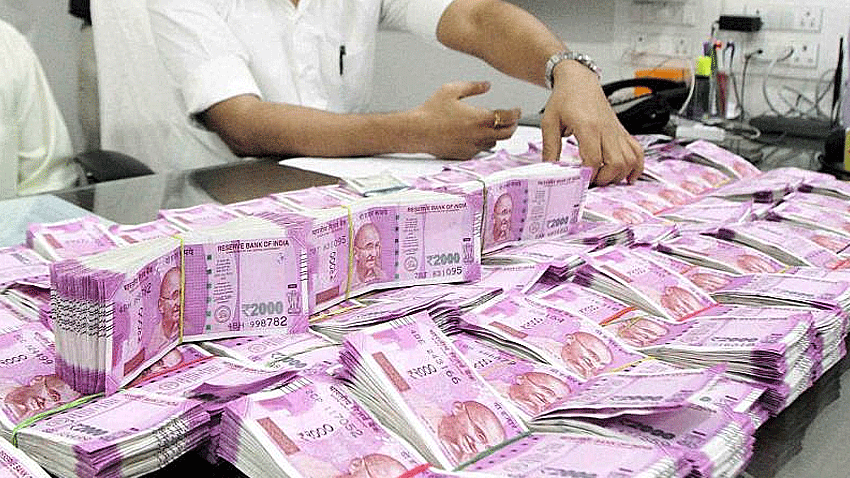 सरकार ने अब तक विनिवेश से जुटाए 53,558 करोड़ रुपये, चालू वित्त वर्ष में 80,000 करोड़ जुटाने का है लक्ष्य