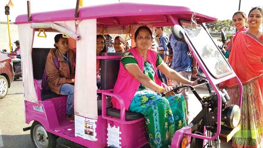 ई-रिक्शा इस मामले में निभा रहा बेहद अहम भूमिका, बन सकता है पथ प्रदर्शक ...