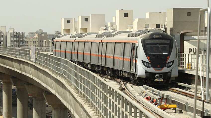 अहमदाबाद को मिला मेट्रो ट्रेन का तोहफा, पीएम मोदी ने की ट्रेन की सवारी