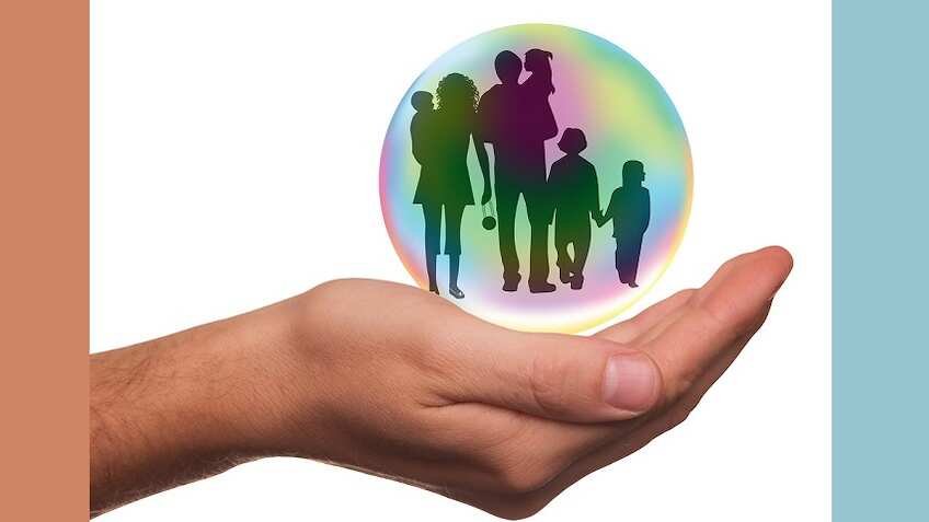 लाइफ इंश्योरेंस लेने वालों के लिए खुशखबरी, 1 अप्रैल से 10% तक कम हो जाएगी प्रीमियम