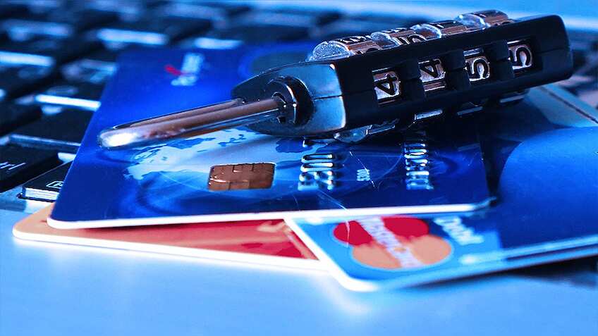 क्रेडिट और डेबिट कार्ड खोने या ऑनलाइन फ्रॉड की टेंशन से हो जाइए फ्री, यह प्‍लान फ्री में देगा कैश