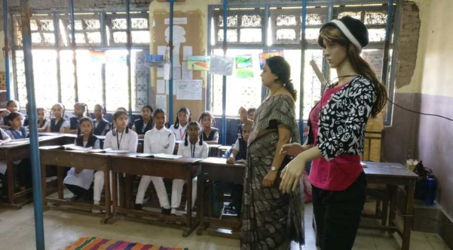 बच्चों को गणित और विज्ञान पढ़ाएंगे Robo-teacher, मुंबई के स्कूल में हुआ सफल प्रयोग