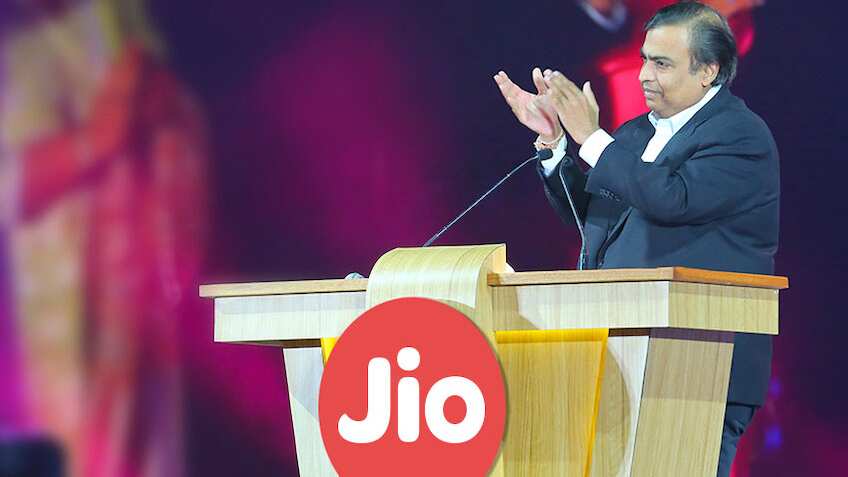 Jio वालों के लिए बंपर ऑफर, 299 रुपए के प्लान पर मिलेगा 10 हजार रुपए का कैशबैक