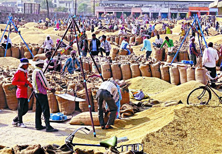 महंगाई बढ़ी लेकिन मुद्रास्फीति में 1 साल में आई दोगुने की कमी