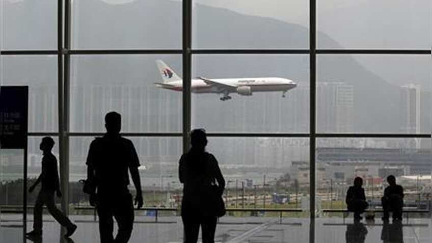 बढ़ते हवाई किराए से यात्री परेशान, समाधान के लिए सुरेश प्रभु ने दिया यह आदेश