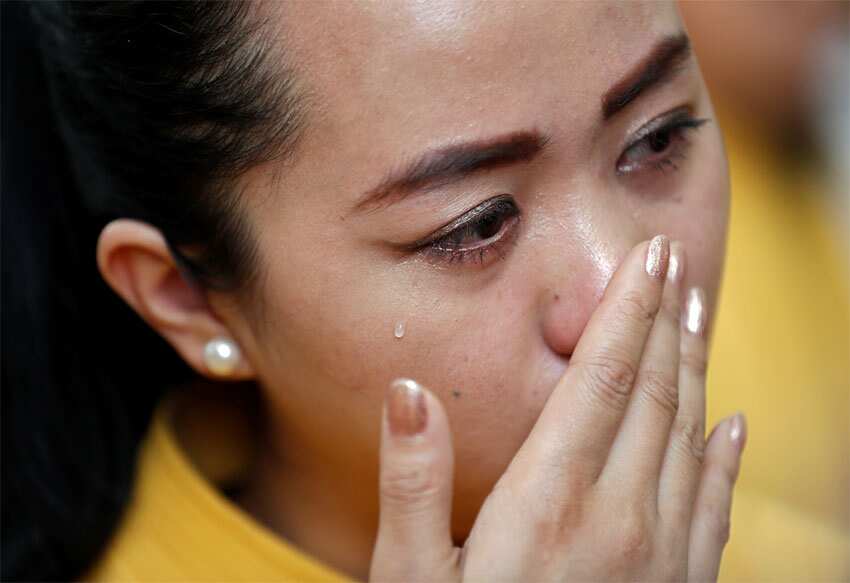 PICS: फूट-फूटकर रोए जेट एयरवेज के क्रू मेंबर्स, बोले- 'हमें और हमारे परिवार को बचा लो'