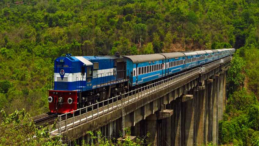 8 भाषाओं में आया यह रेलयात्री एप, PNR से लेकर यात्रा तक की मिलेगी पूरी जानकारी