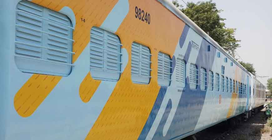 पश्चिम रेलवे ने मार्च 2019 तक 19 रेलगाड़ियों को अपग्रेड कर दिया