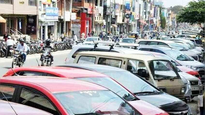 दिल्ली के लोग सड़क किनारे फ्री में खड़ी कर सकेंगे अपनी कार, सरकार ने जारी किया नया ड्राफ्ट 