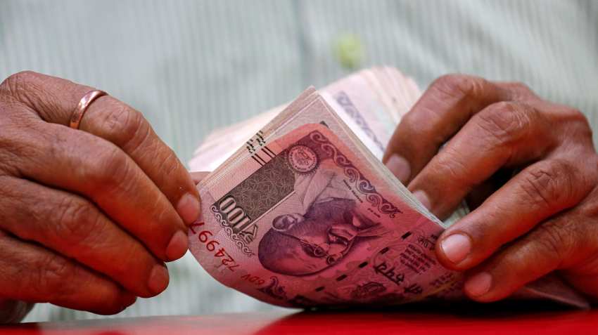 Budget 2019: सरकार के पास पैसा कहां से आता है और कहां जाता है?