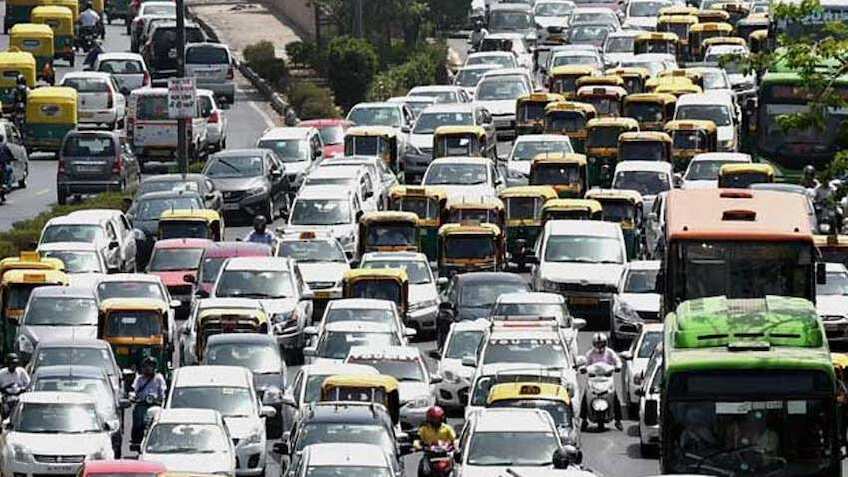 पैसेंजर व्हीकल की बिक्री 17.5% घटी, कार सेल में भी 25% की गिरावट: SIAM 