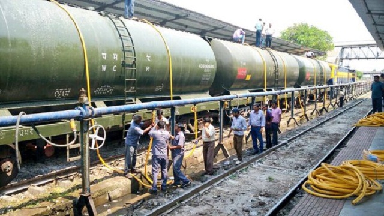 सूखाग्रस्त इलाकों तक पानी पहुंचाने के लिए रेलवे ने किए खास इंतजाम, बनाई ये खास ट्रेन