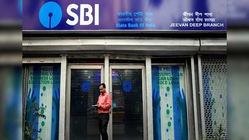 SBI घर पर भी देता है बैंकिंग सुविधाएं, जानें डोरस्टेप सेवा की क्या है शर्तें