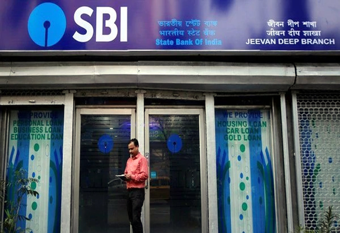SBI घर पर भी देता है बैंकिंग सुविधाएं, जानें डोरस्टेप सेवा की क्या है शर्तें