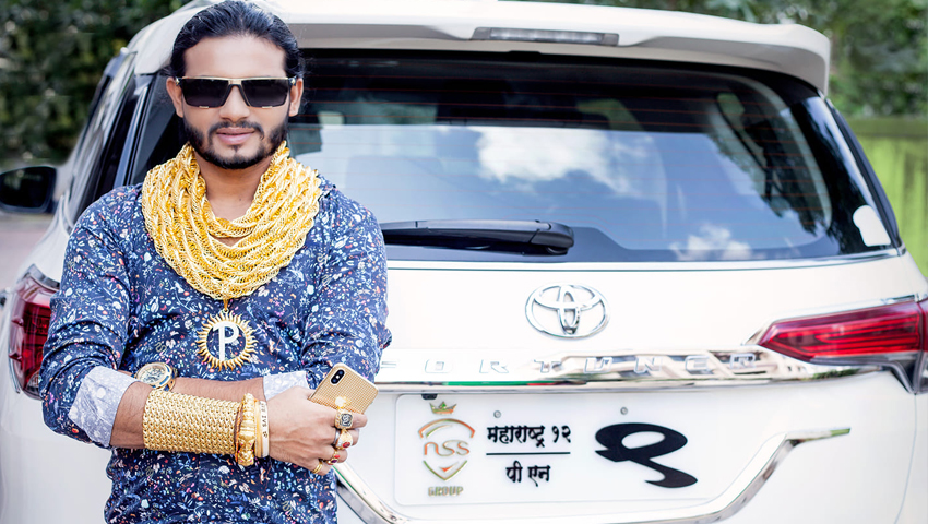 रोजाना 5 किलो सोना पहनकर निकलता है पुणे का Gold-man, जूते से लेकर घड़ी तक में जड़ा है गोल्ड