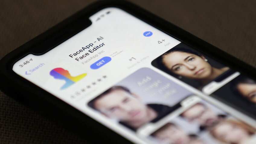 बच्चे और जवान को बूढ़ा बना रहा है FaceApp, लेकिन क्या यह ऐप आपके लिए सुरक्षित है?