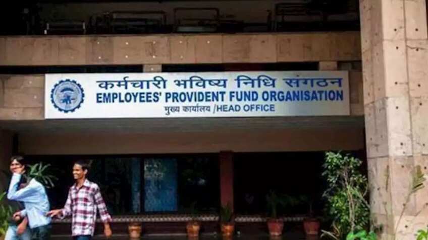 EPFO ने बदला ये नियम, ऑफलाइन नहीं निकाल पाएंगे PF का पैसा, क्योंकि...