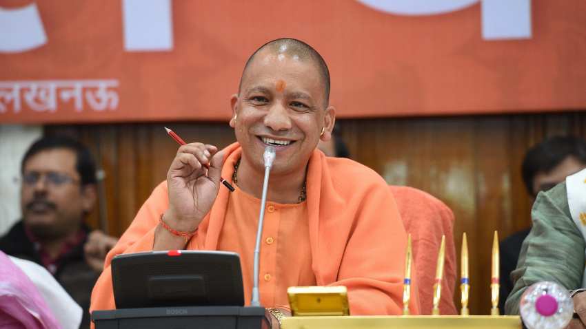 यूपी को 1 ट्रिलियन डॉलर की इकोनॉमी बनाएंगे योगी आदित्यनाथ