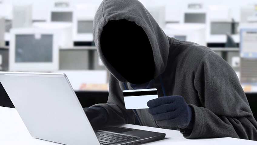 हैक हो सकता है आपका क्रेडिट और डेबिट कार्ड, ये 10 तरीके आएंगे आपके काम