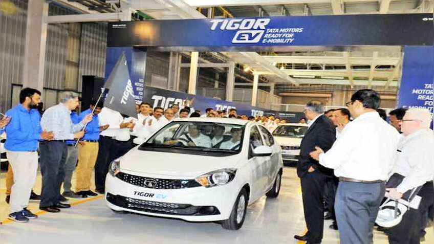 TATA MOTORS ने इलेक्ट्रिक व्हीकल्स के दाम में की भारी कटौती, इतने कम कीमत में खरीद सकेंगे