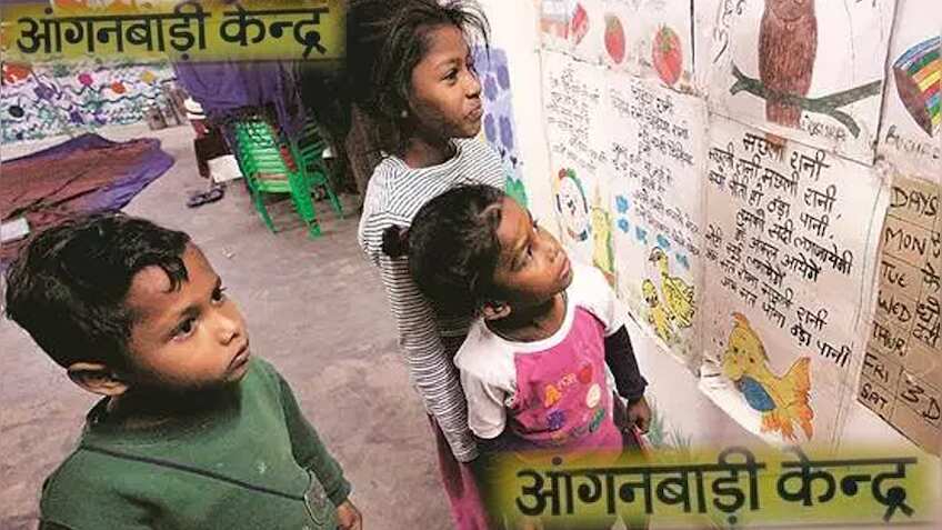 ऑनलाइन हुए दिल्ली के आंगनबाड़ी सेंटर, 10,000 वर्कर्स को मिले स्मार्टफोन