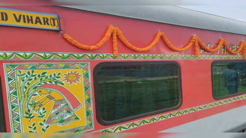 रेलवे ने विक्रमशिला एक्सप्रेस का रंगरूप बदला, यहां देखें कितनी खूबसूरत हो गई ये ट्रेन 