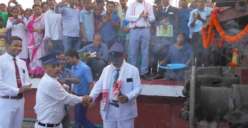 रेलवे ने त्रिपुरा की राजधानी अगरतला से तीन जोड़ी DEMU ट्रेनें चलाने का फैसला लिया है. 