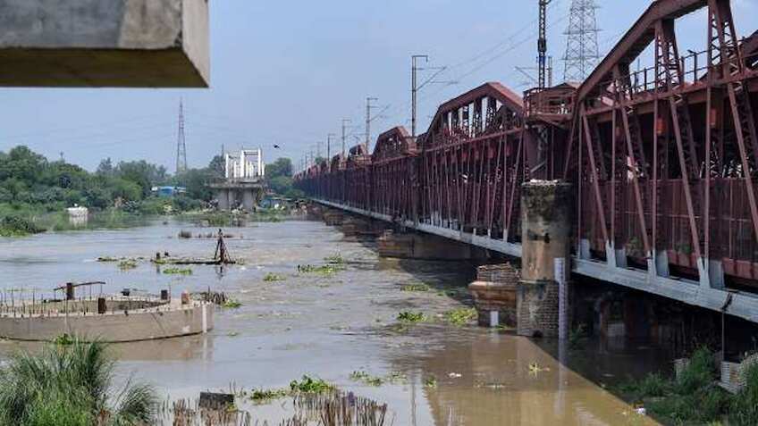आधे भारत में आज होगी तेज बारिश, पहाड़ों पर आफत से दिल्‍ली में यमुना उफान पर