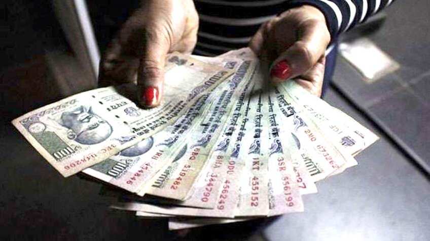 ATM से पैसे निकालते वक्त ध्यान रखें ये नियम, पैसे नहीं निकलने पर बैंक आपको देगा जुर्माना