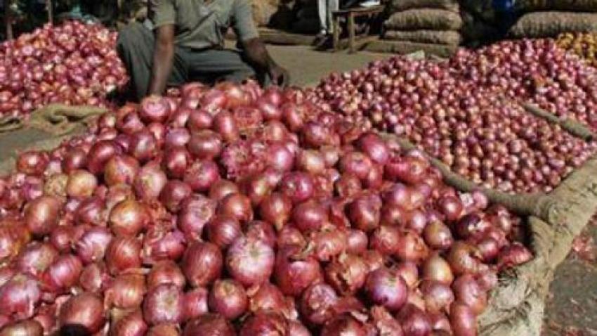 महंगे प्याज ने निकाले आंसू, कीमतो में राहत की उम्मीद फिलहाल नहीं
