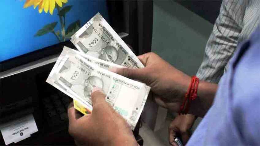 SBI ने ATM से कैश निकालने पर बदला सर्विस चार्जं, आपके लिए जानना है जरूरी